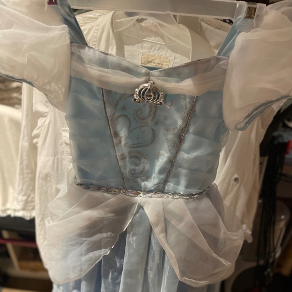 Disney Cinderella - Picture 1 of 3